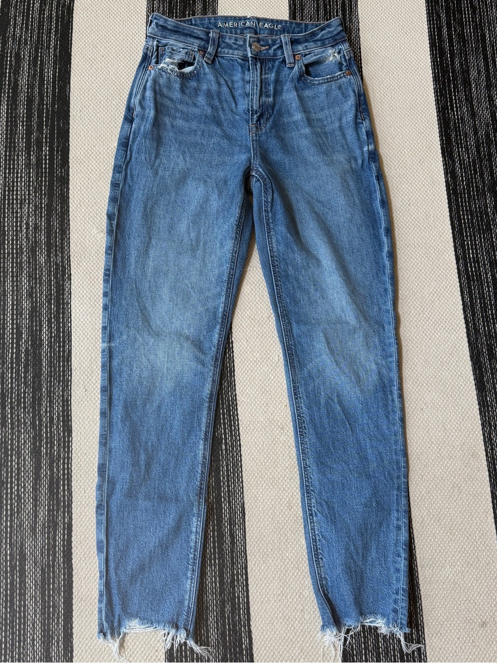 American Eagle Outfitters Women's Medium Blue High-Rise Straight Leg Mom Jeans 0